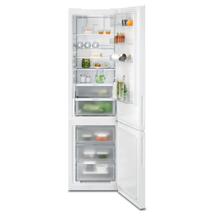 Valkoinen Electrolux LNT7MC36W -jääkaappipakastin ovet avoinna, jääkaappi ylhäällä ja pakastin alhaalla.